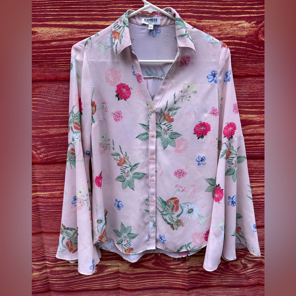 Express size S The Portofino blouse pink spring floral bell sleeve slim fit